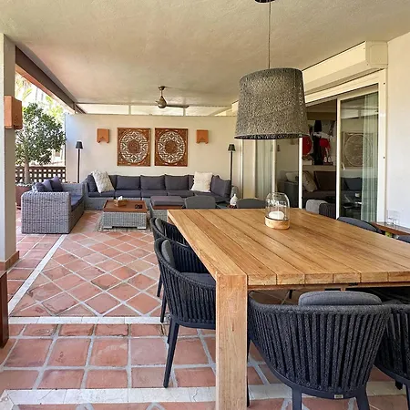 Golf Gardens Elegant 2 Bedroom With Tropical Garden Views Walk To 公寓 马尔韦利亚