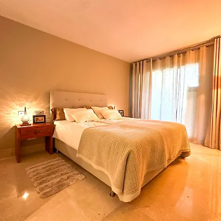 Apartmán Golf Gardens Elegant 2 Bedroom With Tropical Garden Views Walk To Marbella