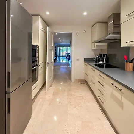 公寓 Golf Gardens Elegant 2 Bedroom With Tropical Garden Views Walk To