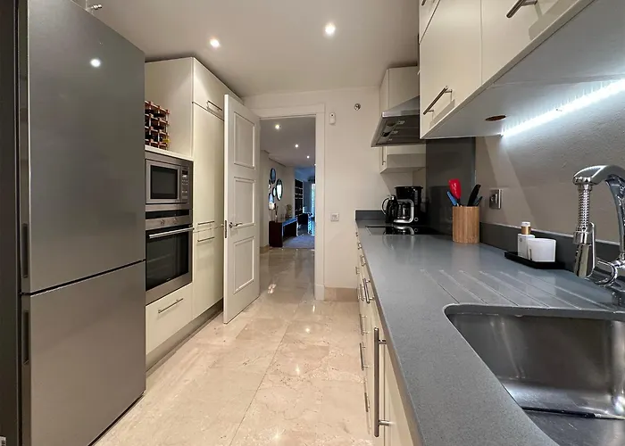 Golf Gardens Elegant 2 Bedroom With Tropical Garden Views Walk To Lägenhet *